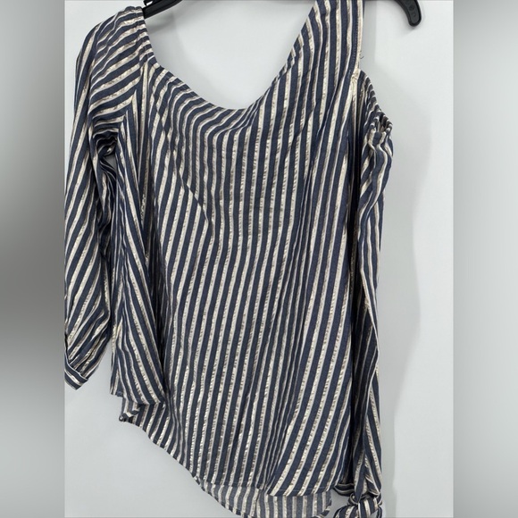 EXPRES COLD SHOULDER Gold Metallic Shirt Top Sz M $60 - Picture 6 of 6